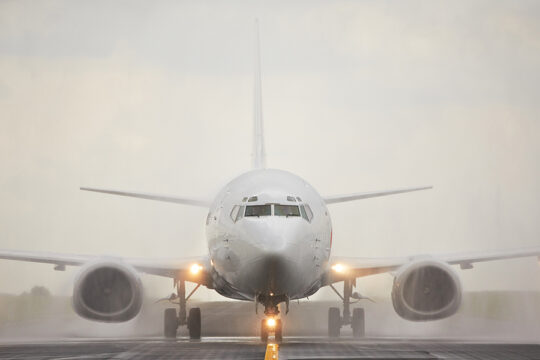 can-planes-fly-in-rain-or-other-severe-weather-pilot-institute