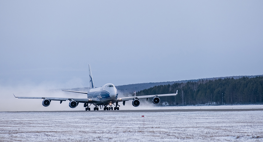 Can A Plane Take Off In The Rain? Bad Weather Flying - All Roads