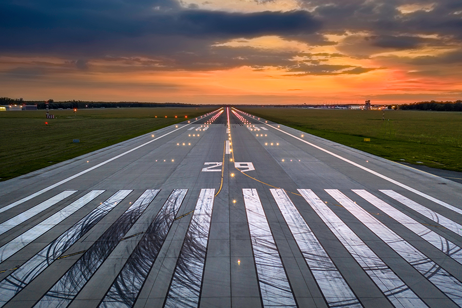 The Essential Guide to Runway Markings - Pilot Institute