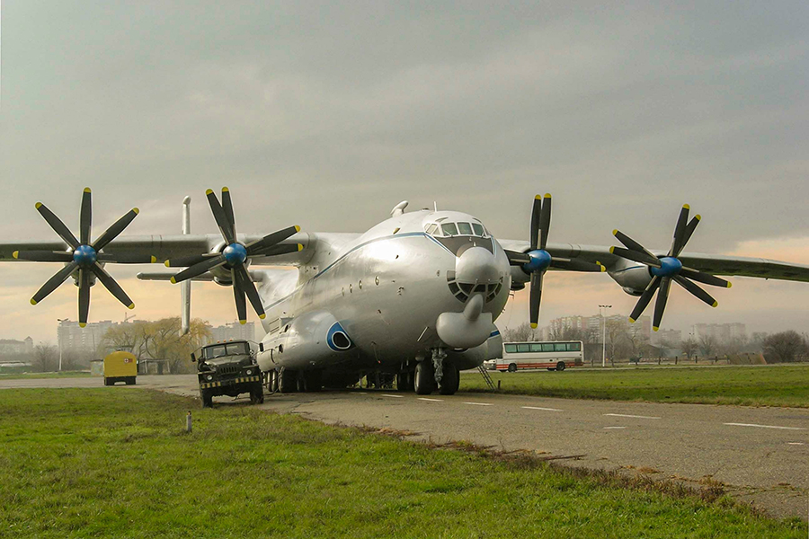 Antonov-An-22